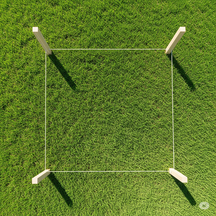 علامت‌گذاری محل ساخت آلاچیق با میخ و ریسمان