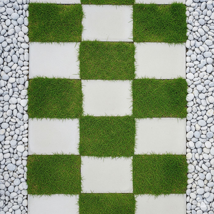 مسیر بتنی ترکیبی با چمن و سنگریزه